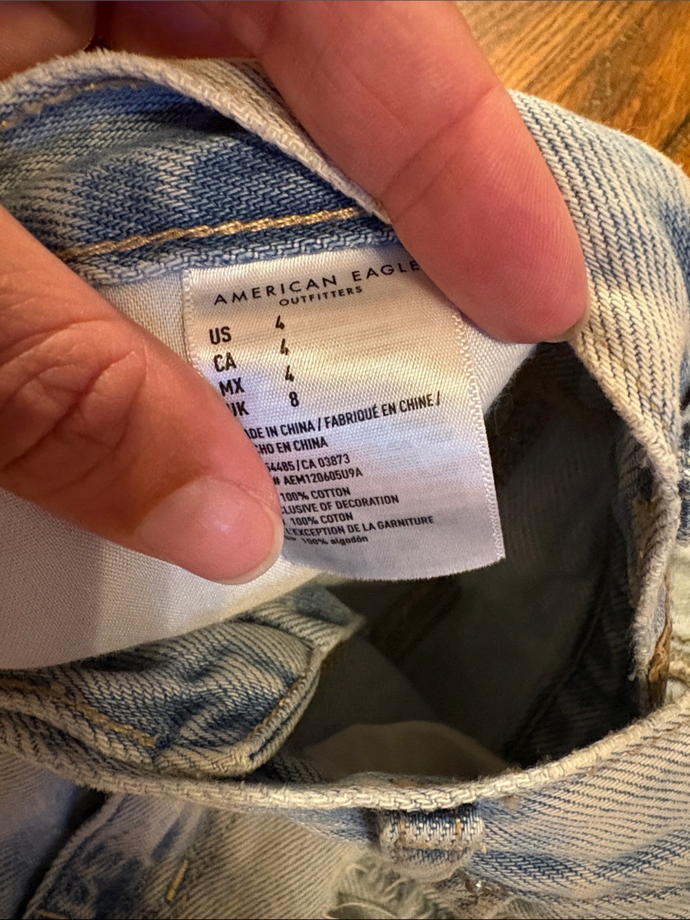 🎉American Eagle Outfitters Light Wash Distressed Denim Shorts - Picture 2 of 3